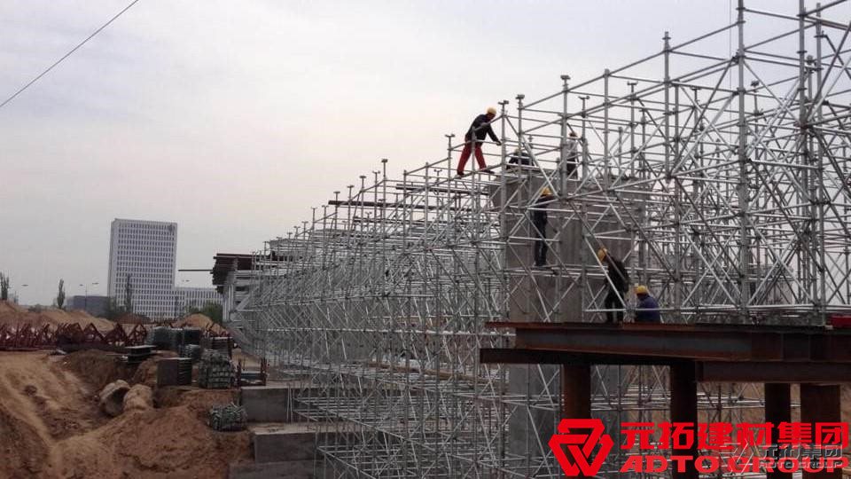 盤扣式腳手架在搭建時應(yīng)注意哪些？